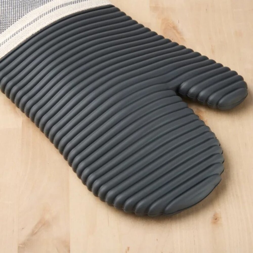 KitchenAid Gray Silicone Oven Mitts & Pot Holders Set | Striped Modern Farm - Picture 4 of 4